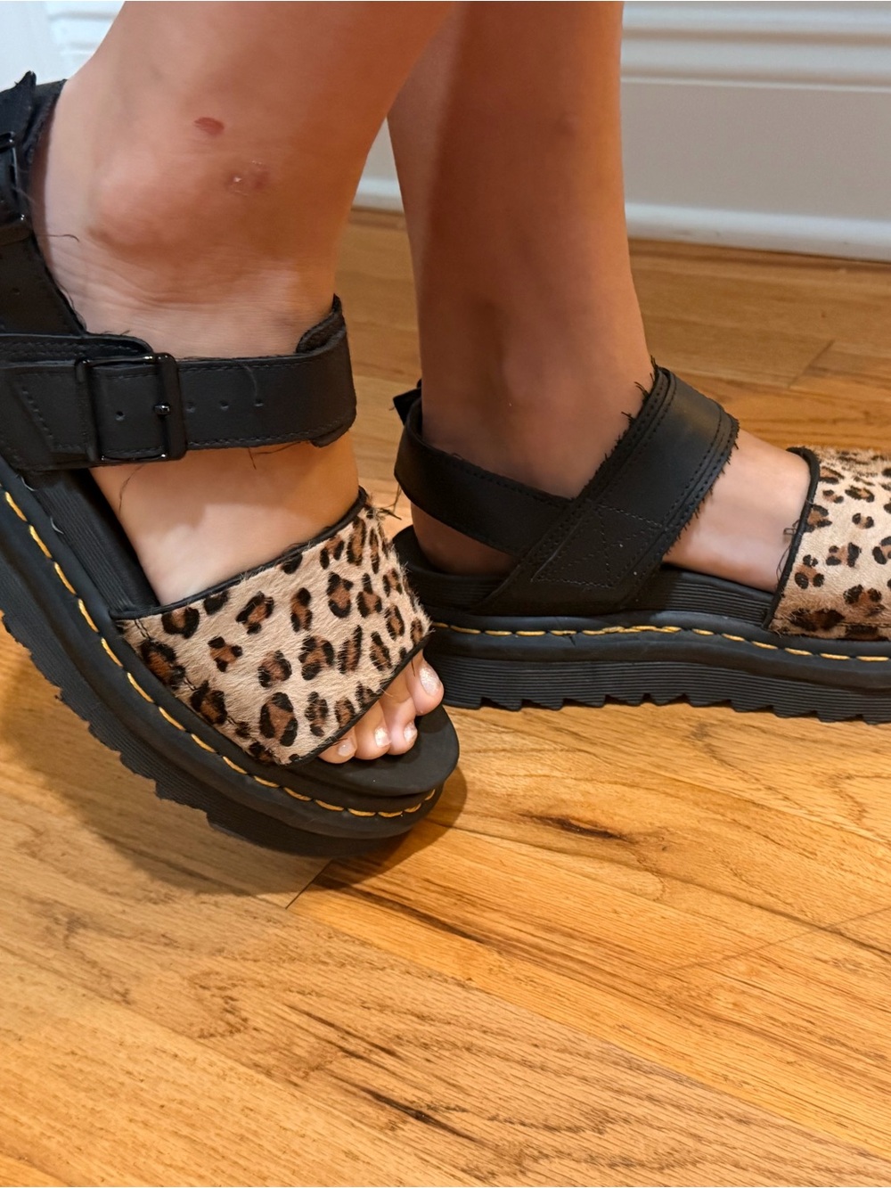 De Martens. VOSS ANIMAL PRINT LEATHER STRAP SANDALS size 9 - Picture 2 of 10